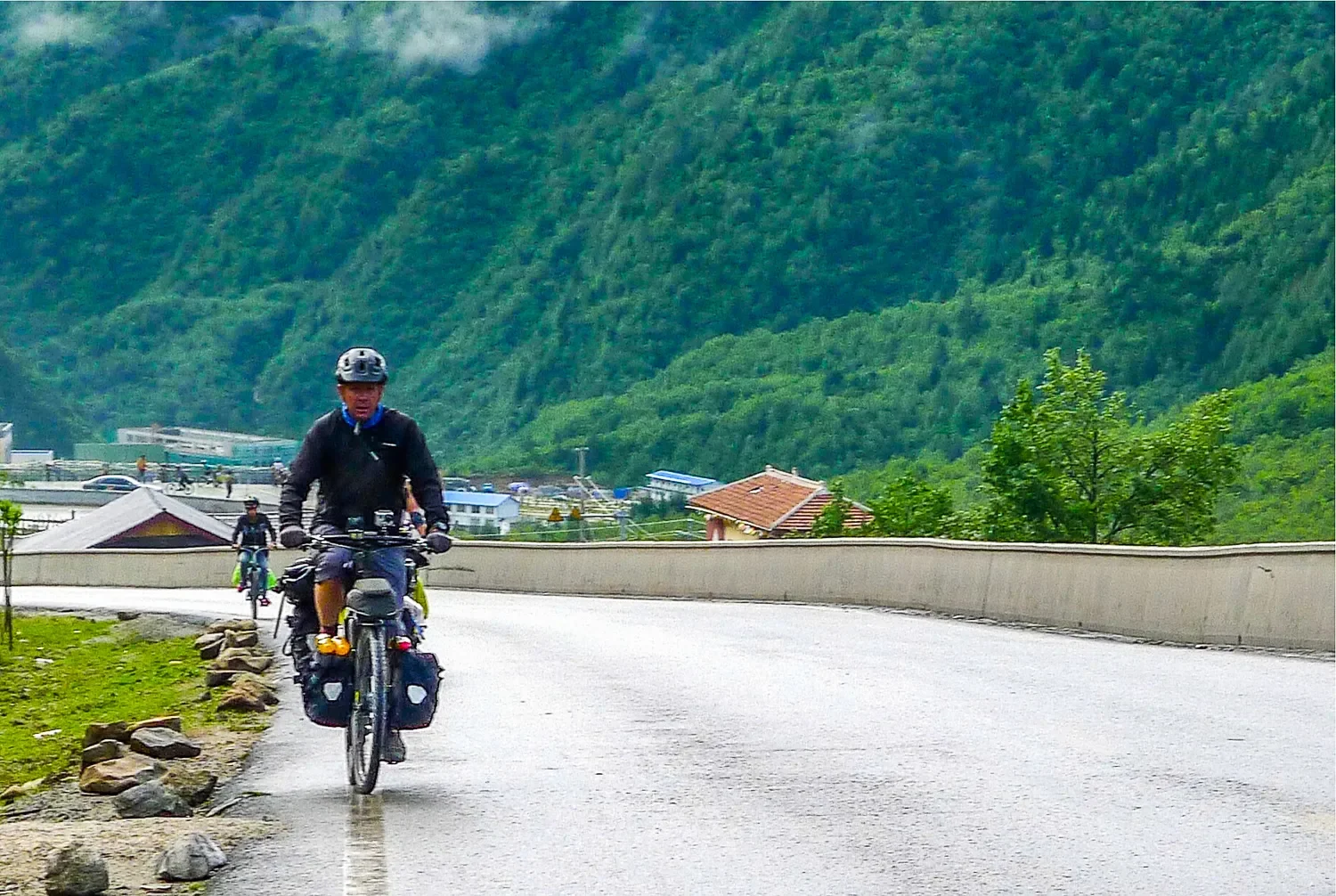 My Hybrid Long-Distance Setup - Johnny Isaak | Adventure Cyclist
