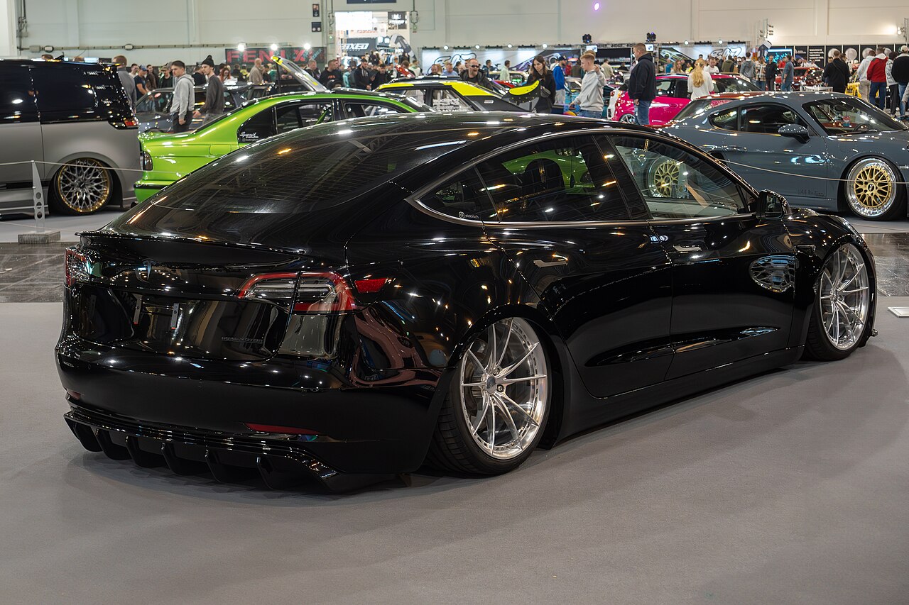 Mengapa Memilih Tesla Model 2 2026: Siapa Pesaing Terberatnya di Tahun 2026?