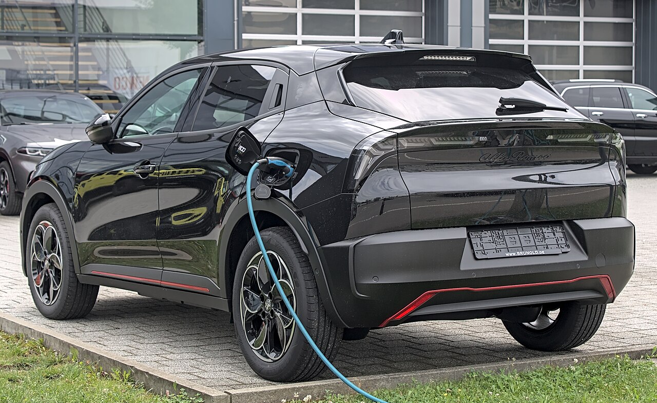 Complete Review of Alfa Romeo Milano (Junior) 2026: Hidden Innovation and Technology